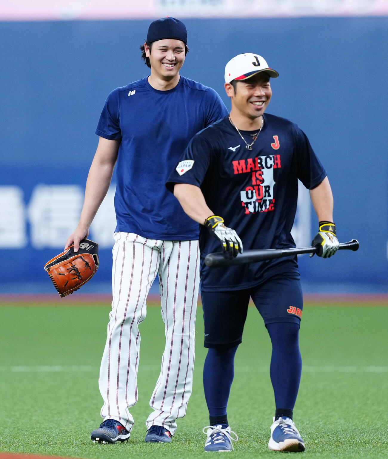 練習を終え笑顔を見せる大谷（左）と近藤（撮影・垰建太）