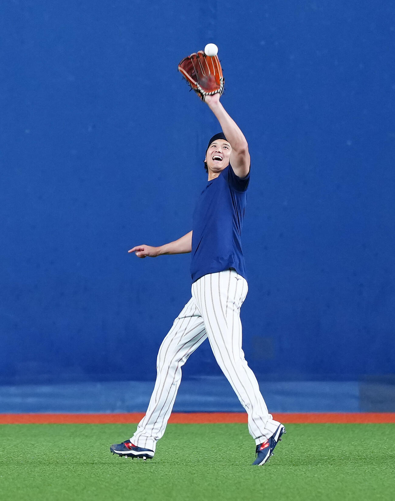 打球捕を行う大谷（撮影・垰建太）
