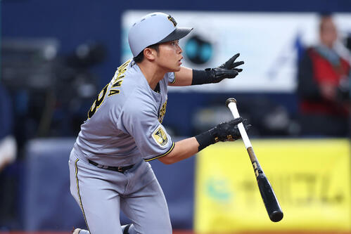 阪神対韓国　2回裏阪神1死一塁、右前打を放つ中川（撮影・前田充）