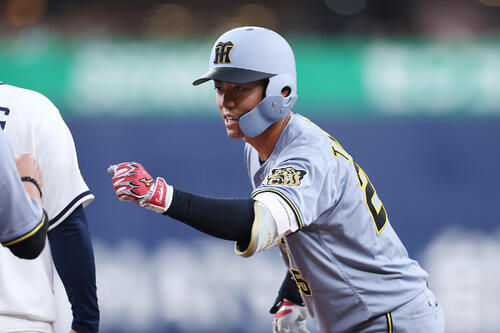 阪神対韓国　7回裏阪神2死、中前打を放った谷端（撮影・前田充）