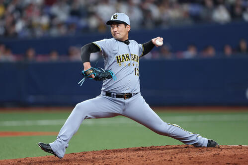 阪神対韓国　阪神7番手の岩崎（撮影・前田充）