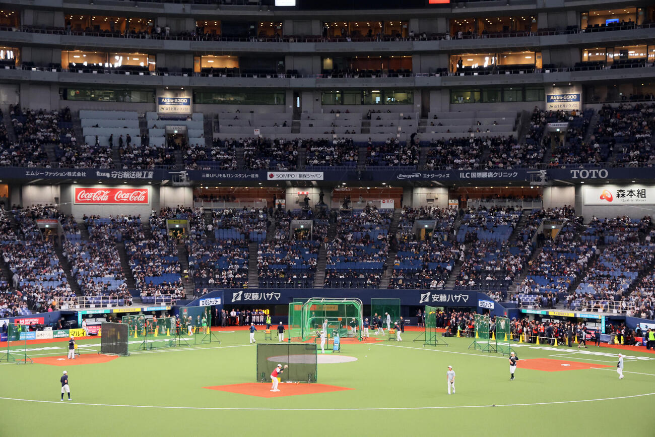日本対オリックス　試合前練習する侍ジャパンナイン（撮影・加藤哉）