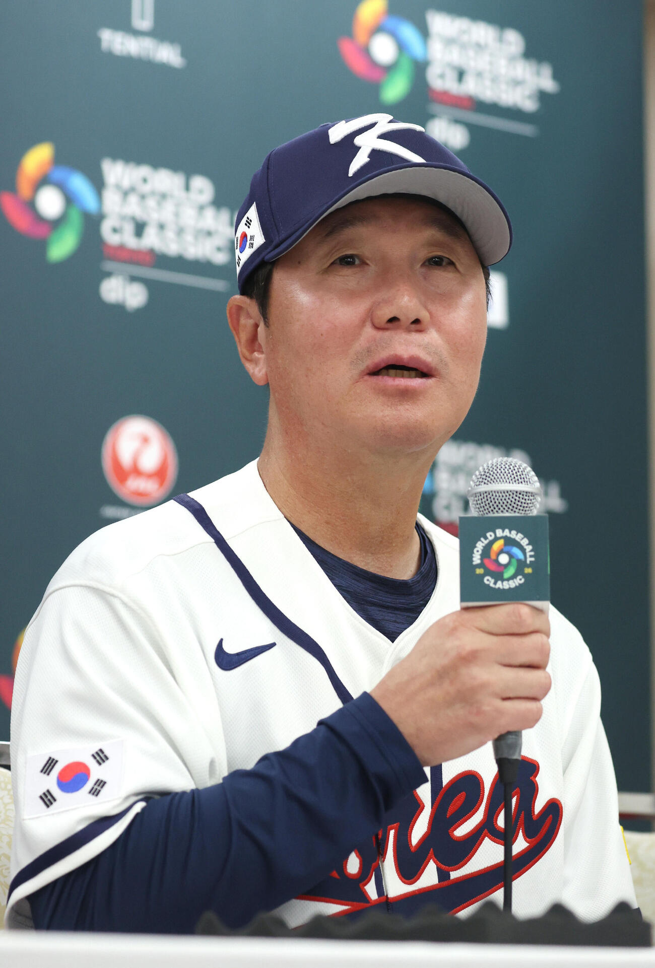 韓国対阪神　試合を終え、記者会見する韓国の柳志炫監督