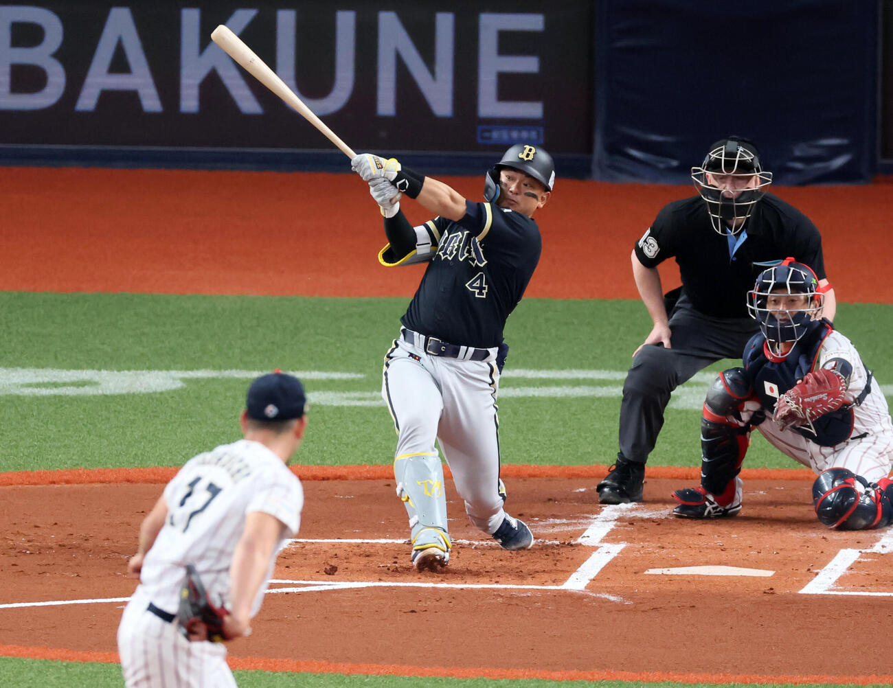 日本対オリックス　1回裏オリックス1死一、二塁、森は右前適時打を放つ。投手菊池（撮影・加藤哉）