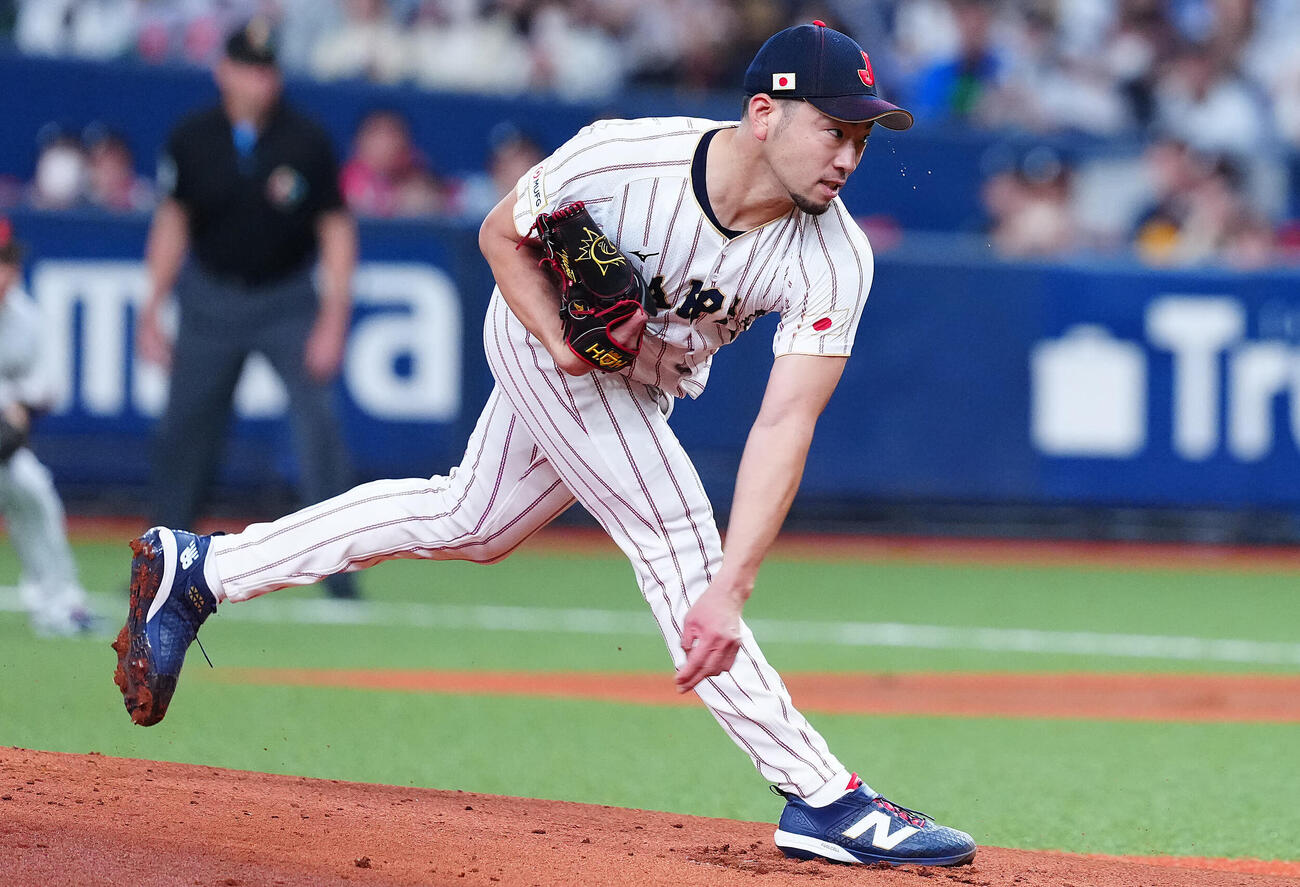 日本対オリックス　力投する日本先発の菊池（撮影・垰建太）