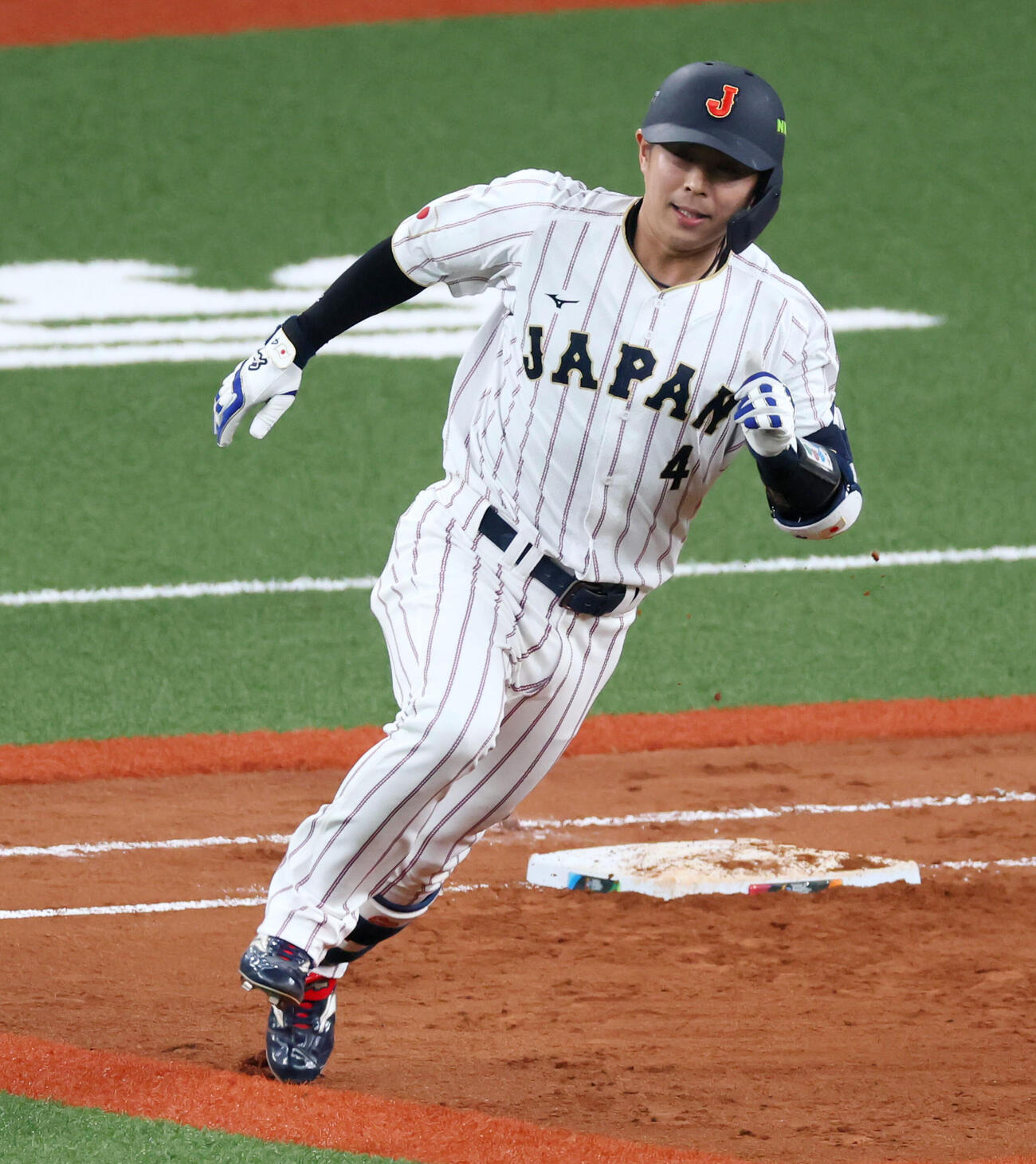 オリックス対日本　8回表日本2死一塁、若月は中越え適時二塁打を放つ（撮影・加藤哉）