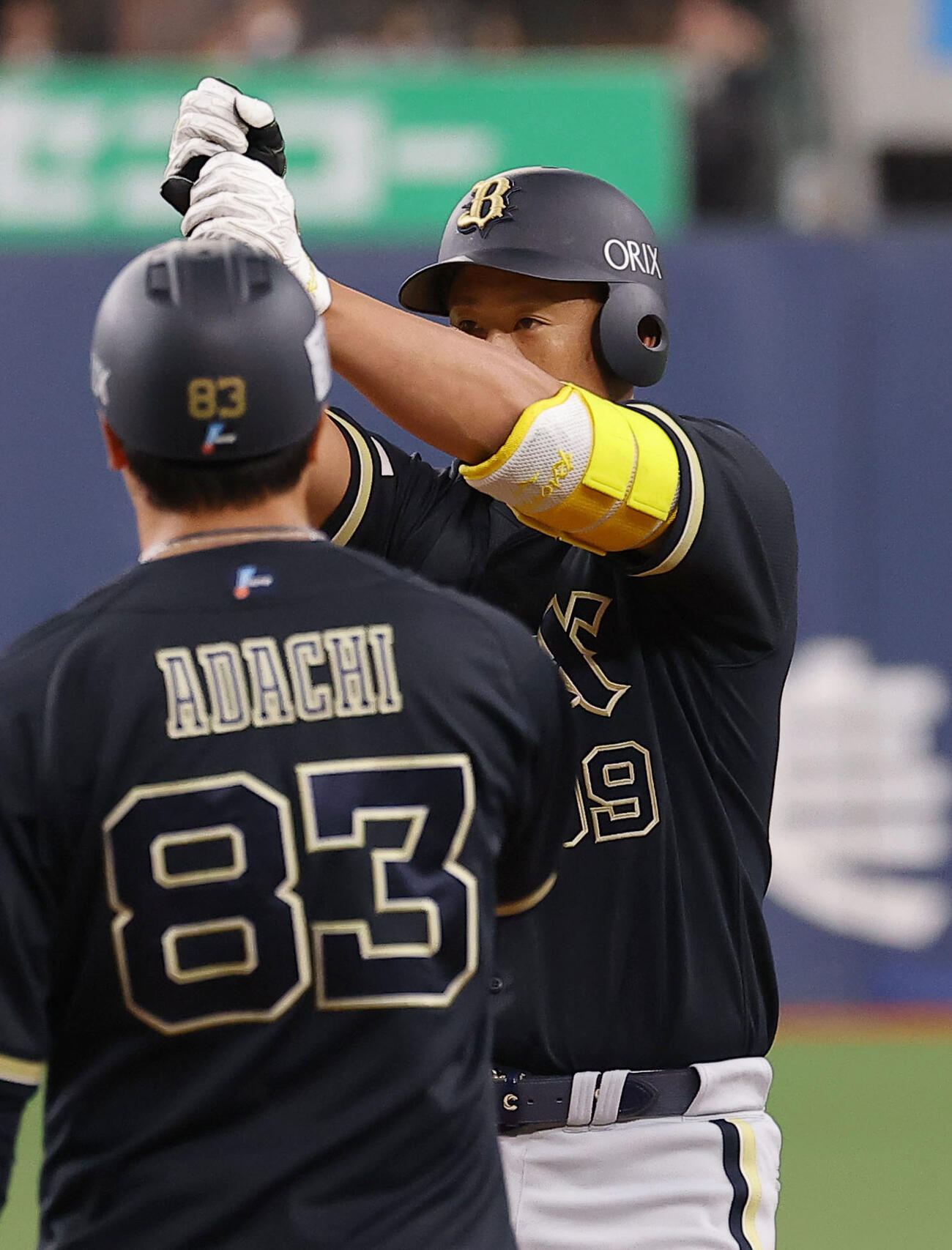 オリックス対日本　1回裏オリックス1死一、三塁、適時打を放った杉本はペッパーミルパフォーマンスを見せる（撮影・上田博志）