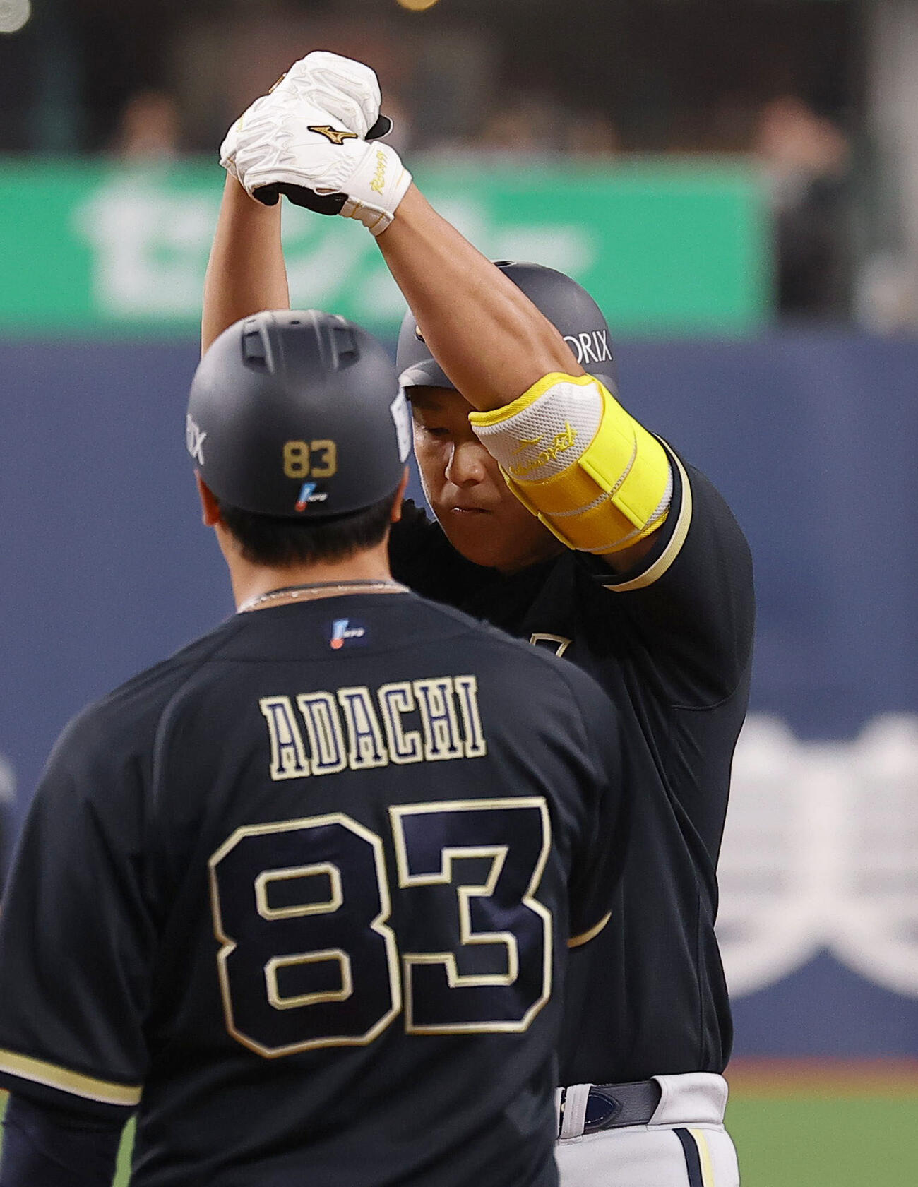 オリックス対日本　1回裏オリックス1死一、三塁、適時打を放った杉本はペッパーミルパフォーマンスを見せる（撮影・上田博志）