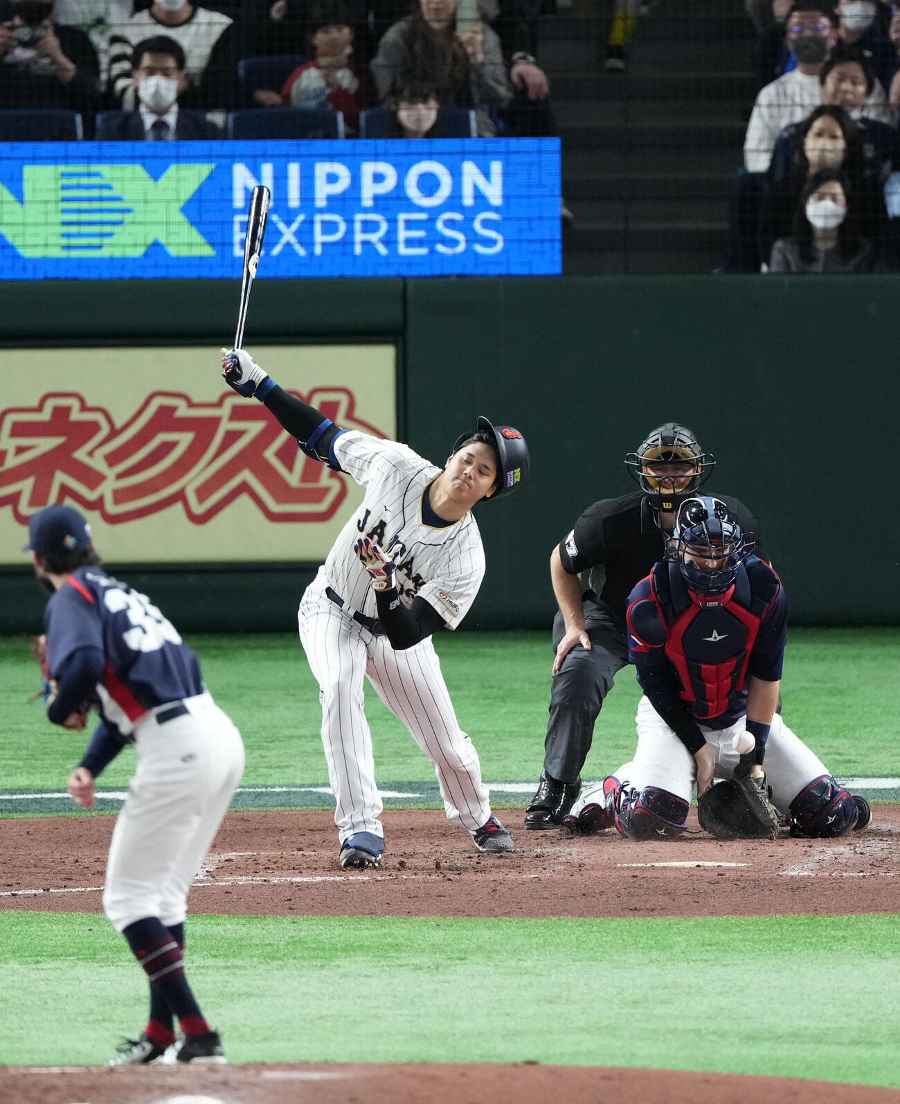 WBC1次ラウンドB組　チェコ戦で空振り三振する大谷翔平。投手サトリア（2023年3月撮影）