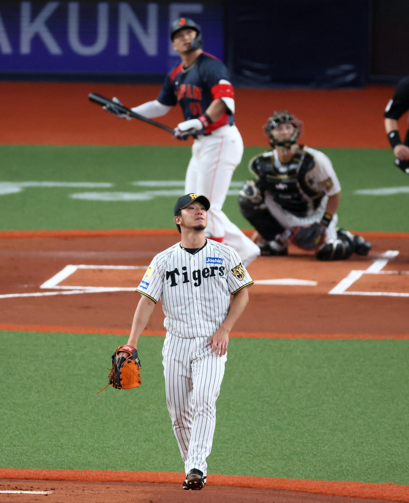 阪神対日本　1回表日本2死、伊藤将は鈴木に左越えソロ本塁打を浴びる（撮影・加藤哉）