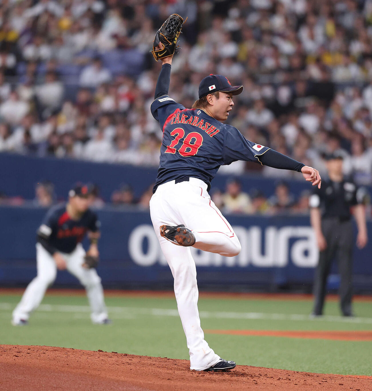 阪神対日本　2回裏、力投する高橋（撮影・河田真司）
