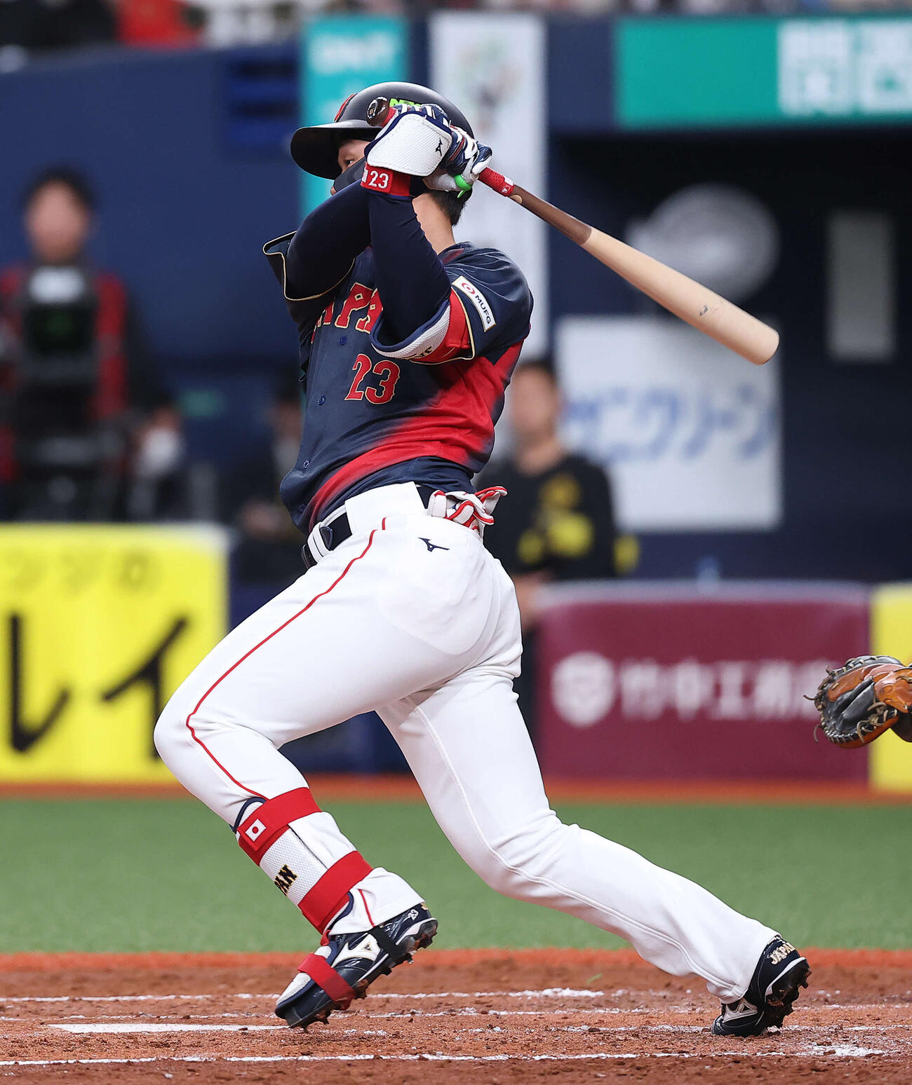 阪神対日本　7回表日本2死二、三塁、中前適時打を放つ森下（撮影・河田真司）