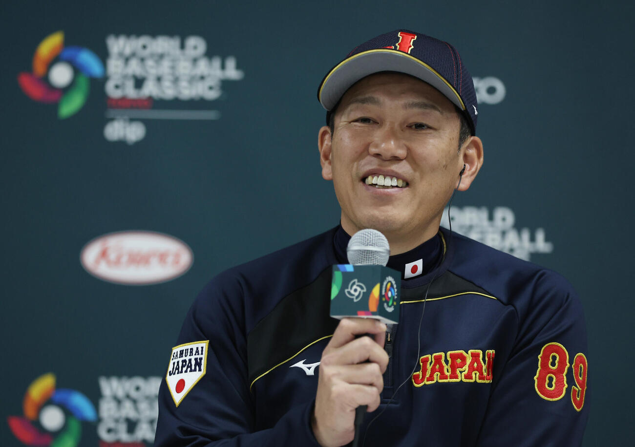 WBC記者会見に臨む日本代表の井端監督（読売新聞社提供）