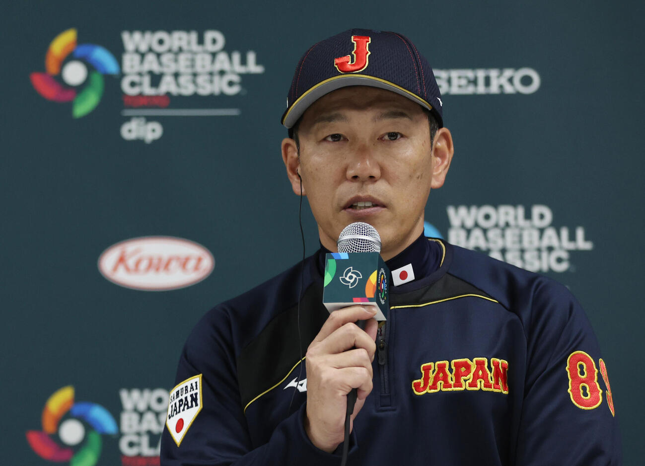 WBC記者会見に臨む日本代表の井端監督（読売新聞社提供）