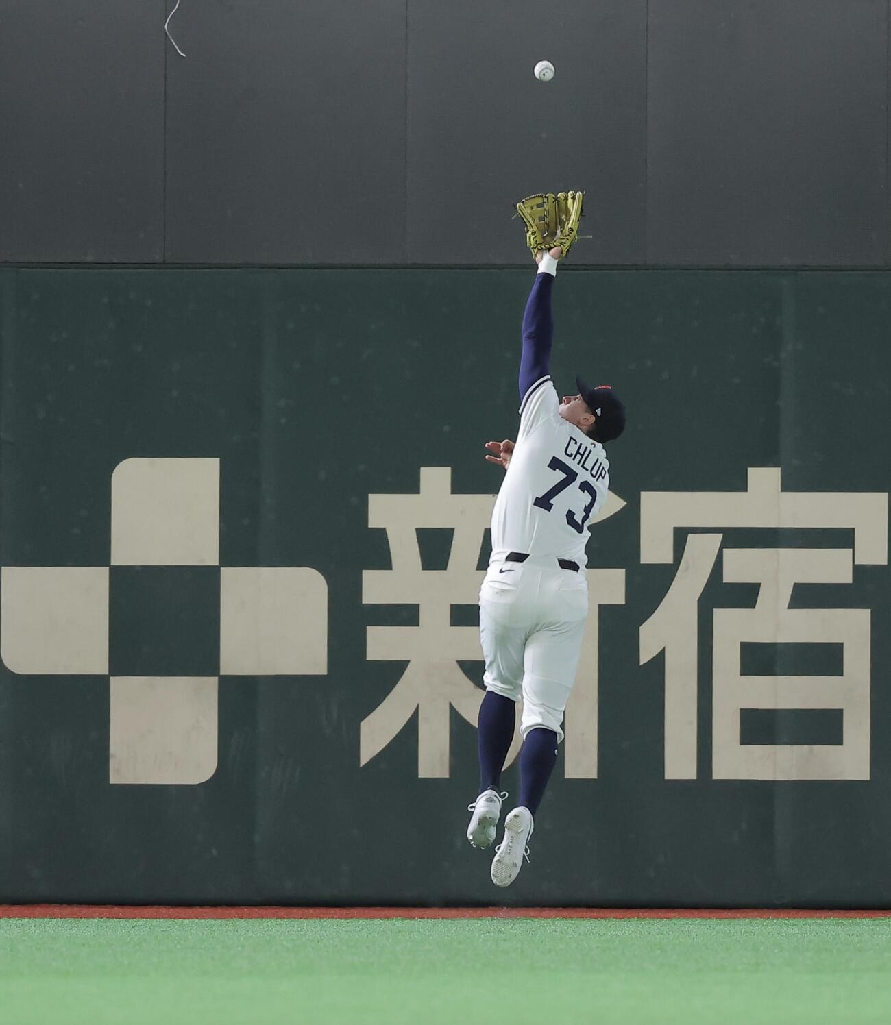 守備練習するチェコ代表のフルプ（撮影・河田真司）
