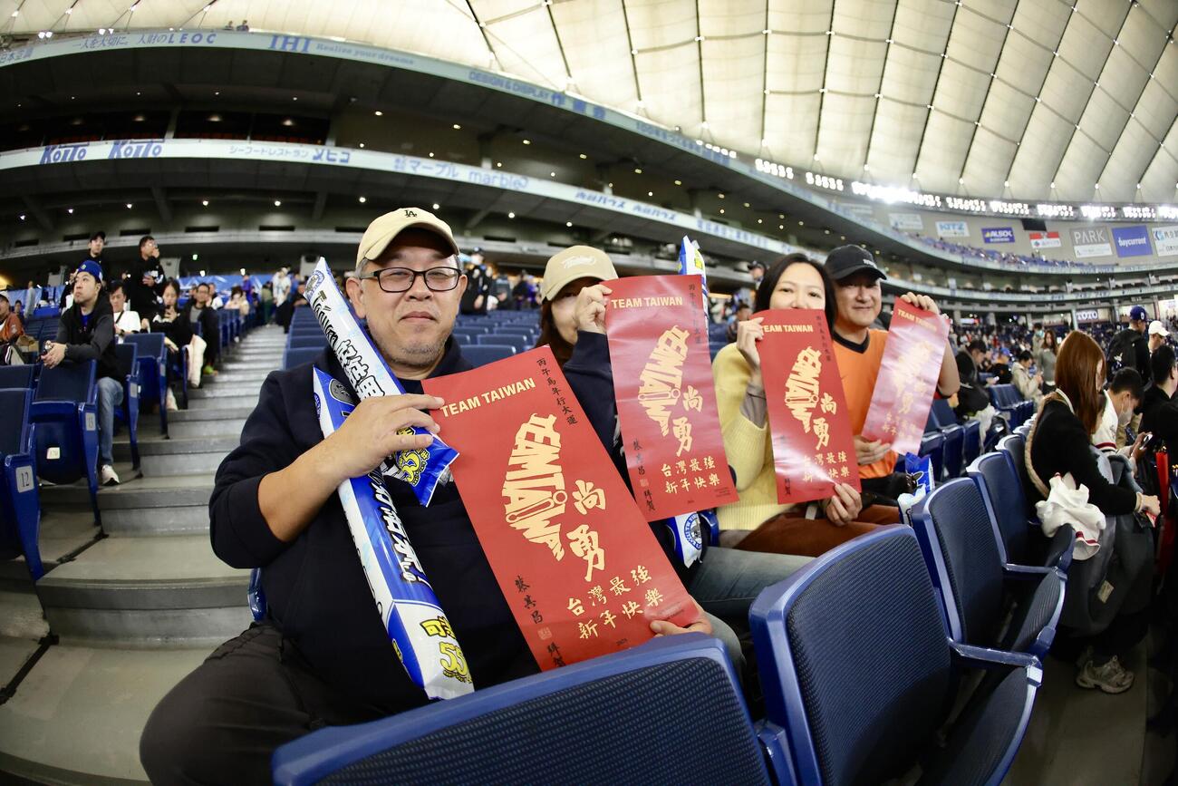 オーストラリア対台湾　試合を待ち侘びる台湾のファンたち（撮影・河田真司）