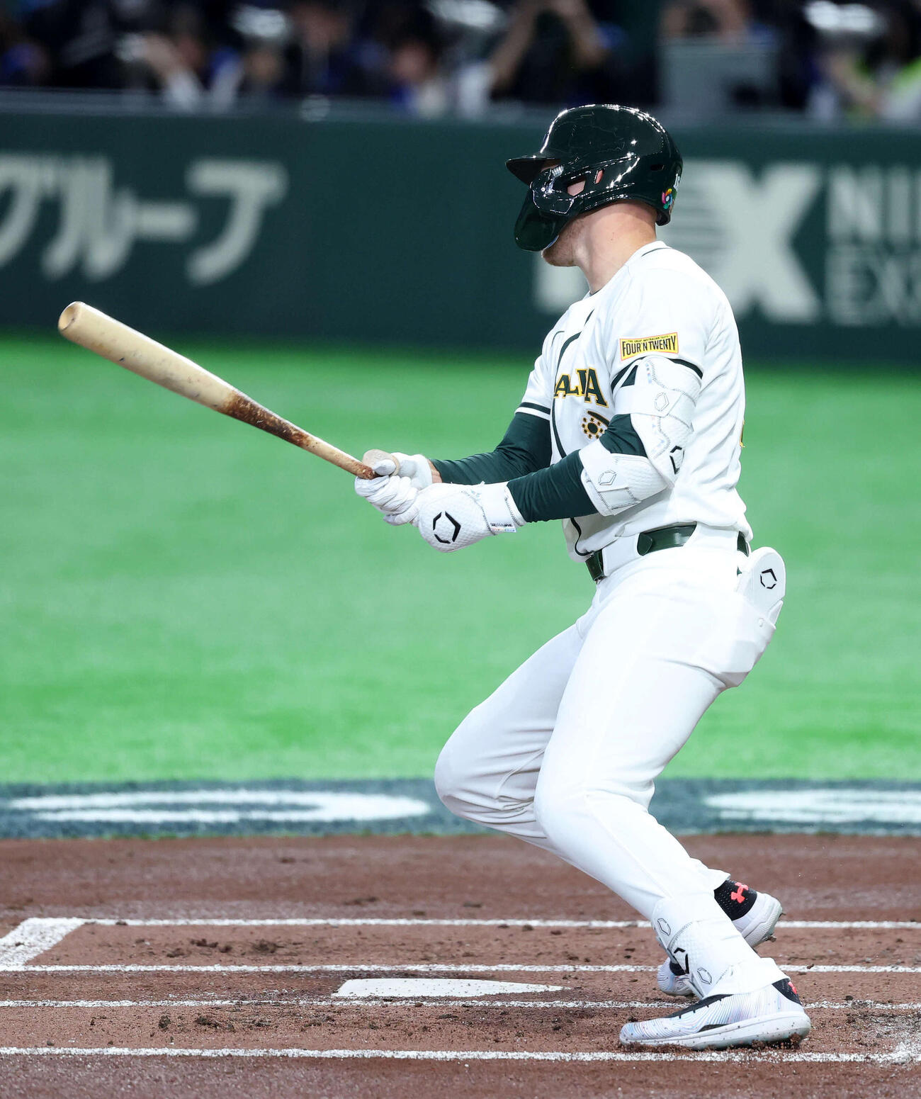 オーストラリア対台湾　1回表オーストラリア1死、ミードは右前打を放つ（撮影・鈴木正人）　