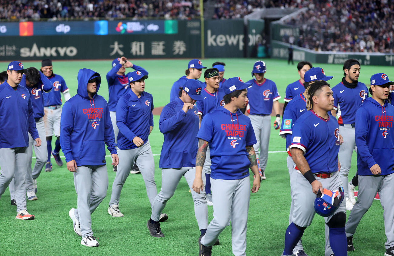 オーストラリア対台湾　敗戦し引き揚げる台湾の選手たち（撮影・鈴木正人）　