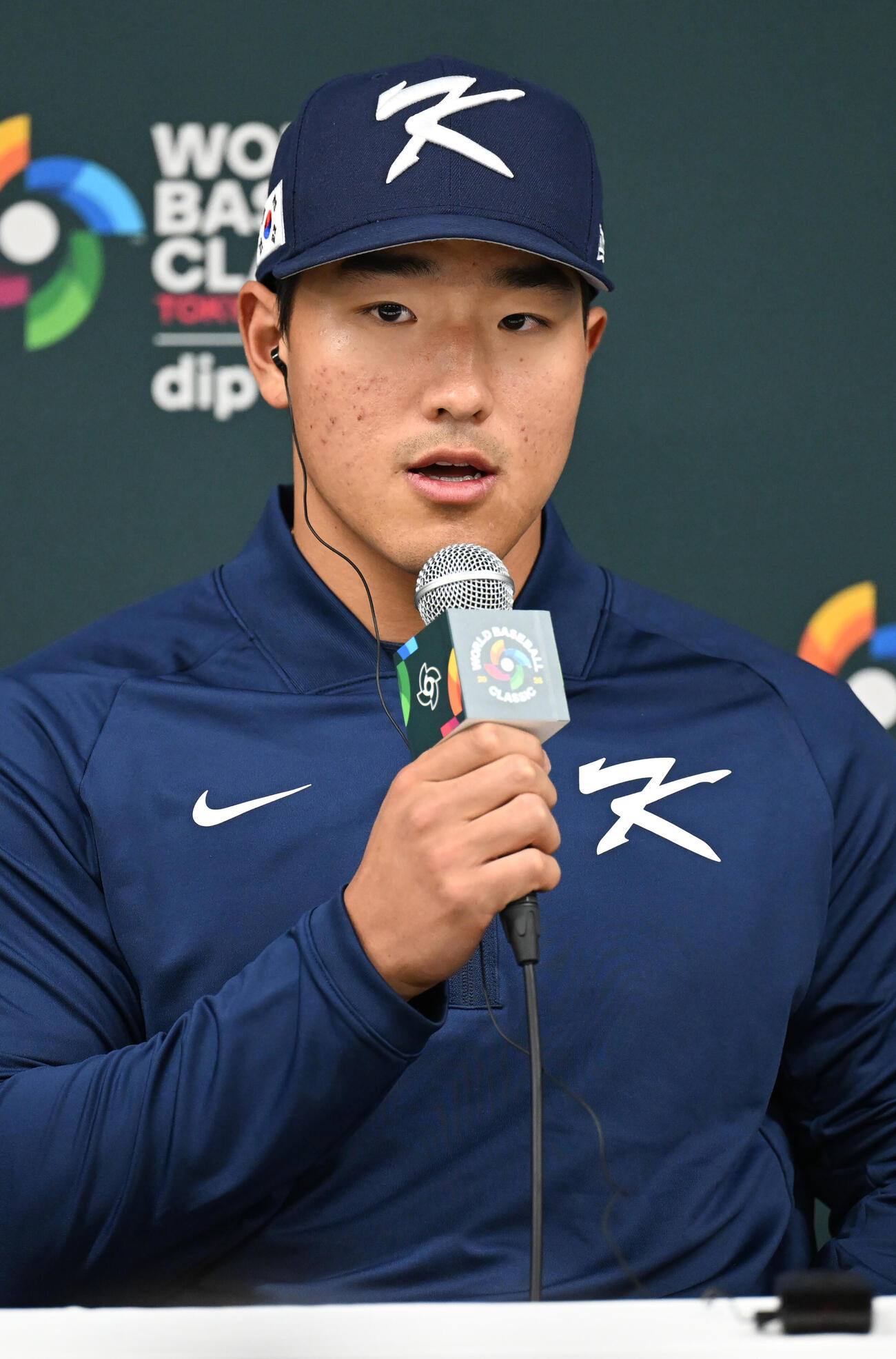 チェコとの試合前に会見する韓国の安賢民（読売新聞社提供）