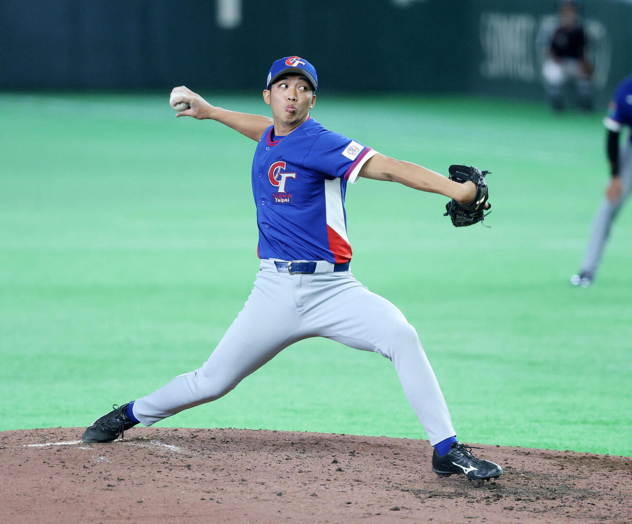 オーストラリア対台湾　力投する台湾5番手の林詩翔（撮影・鈴木正人）　