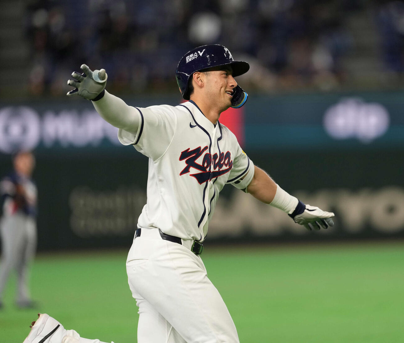 韓国対チェコ　3回裏韓国1死一塁、2点本塁打を放つウィットコム（撮影・井上学）