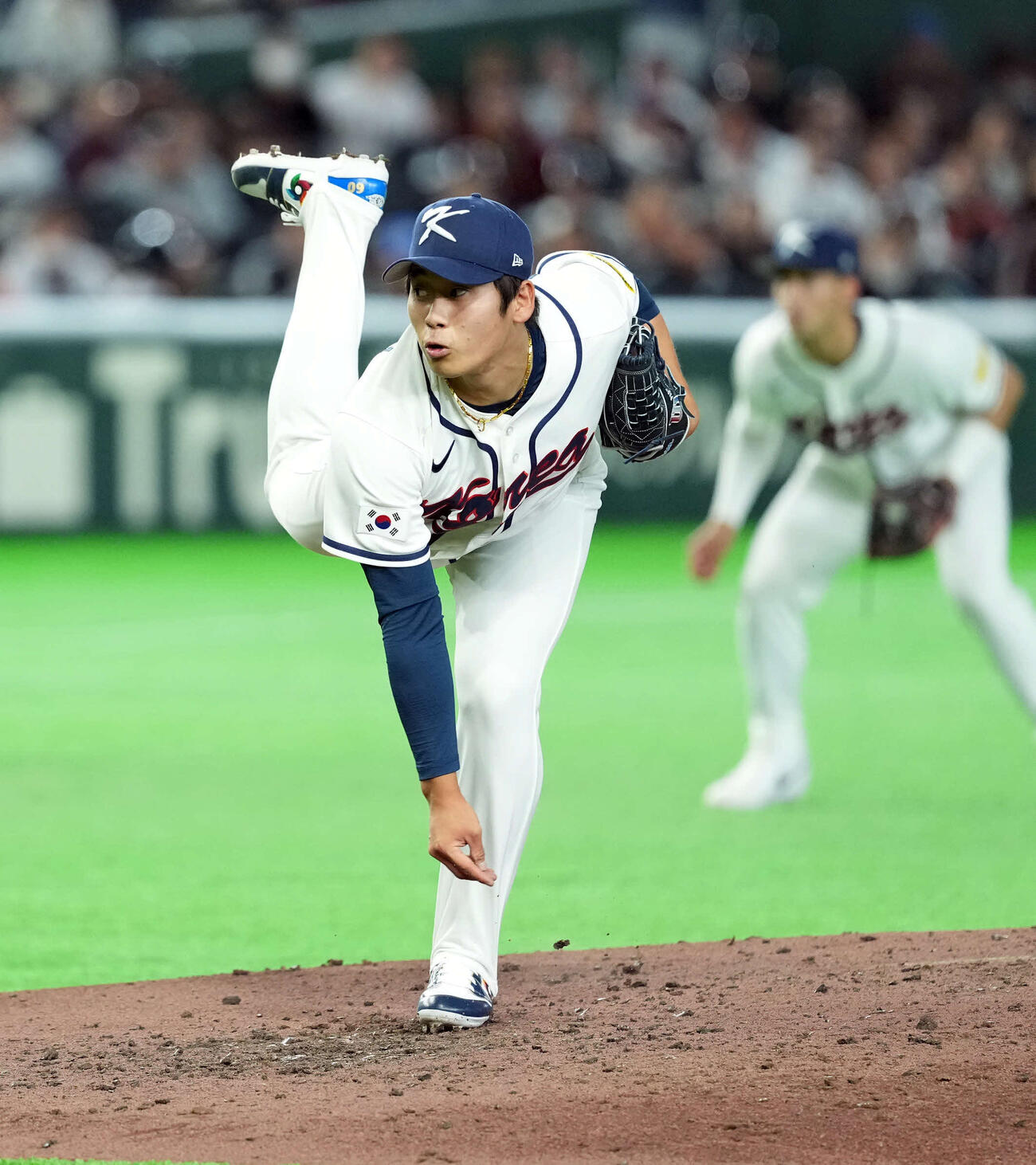 韓国対チェコ　6回からマウンドに上がった韓国朴英賢（撮影・たえ見朱実）