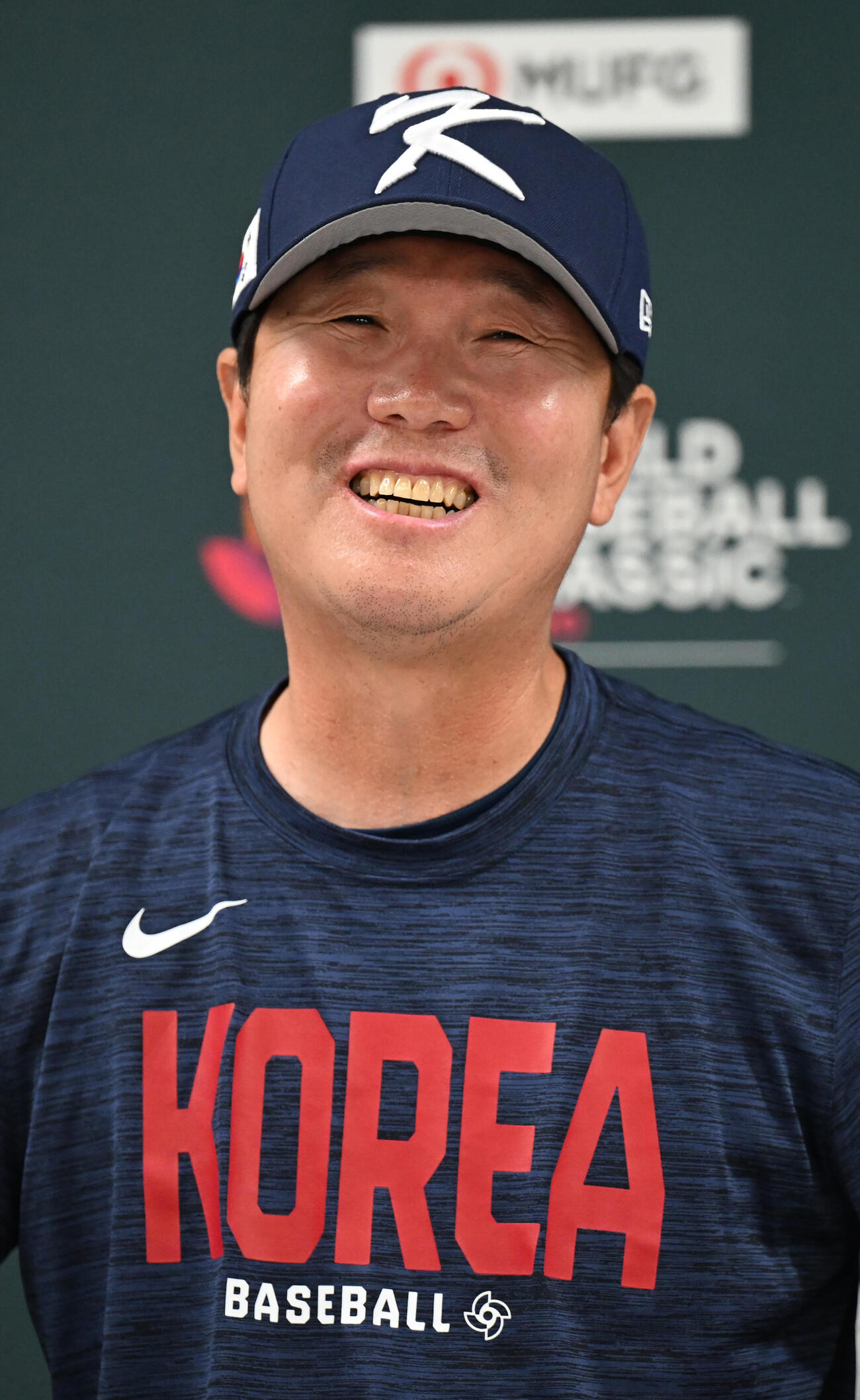 チェコとの試合前に会見する韓国の柳志炫監督（読売新聞社提供）