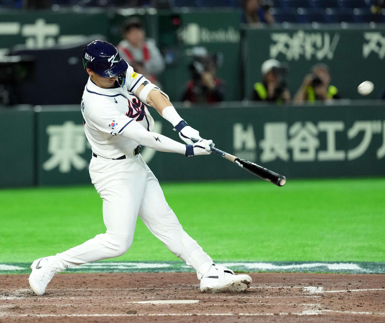韓国対チェコ　5回裏韓国1死一塁、2点本塁打を放つウィットコム（撮影・たえ見朱実）