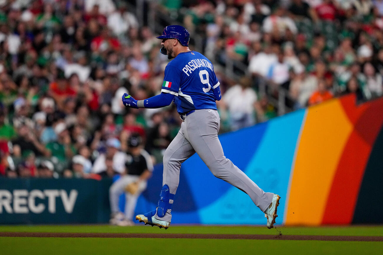 WBCメキシコ－イタリア　8回、この日3本目の本塁打を放つイタリア・パスカンティーノ（AP）