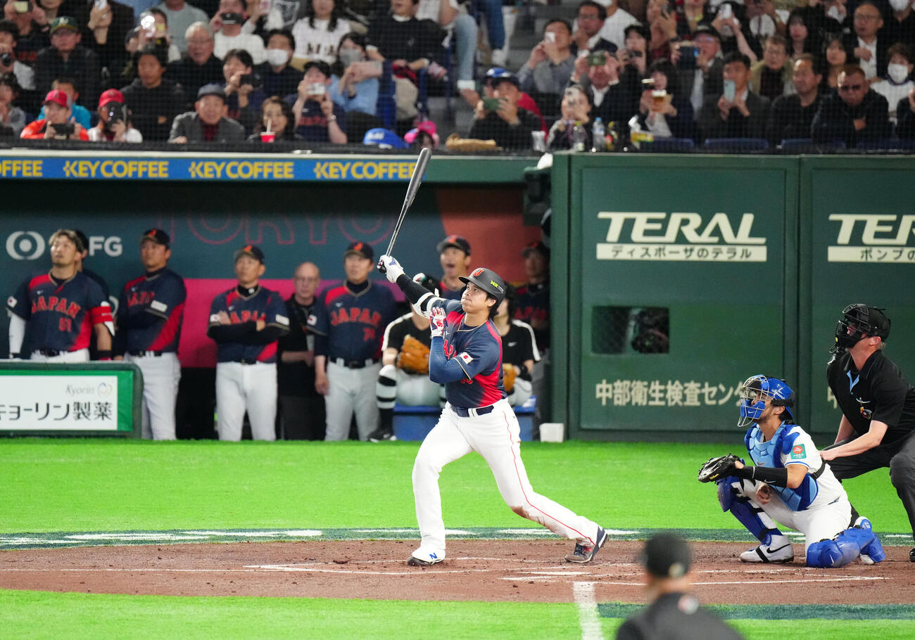 台湾対日本　2回表日本1死満塁、満塁本塁打を放つ大谷（撮影・江口和貴）
