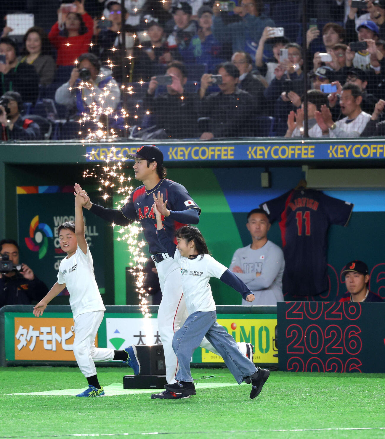 台湾対日本　開始前、入場する大谷（撮影・河田真司）