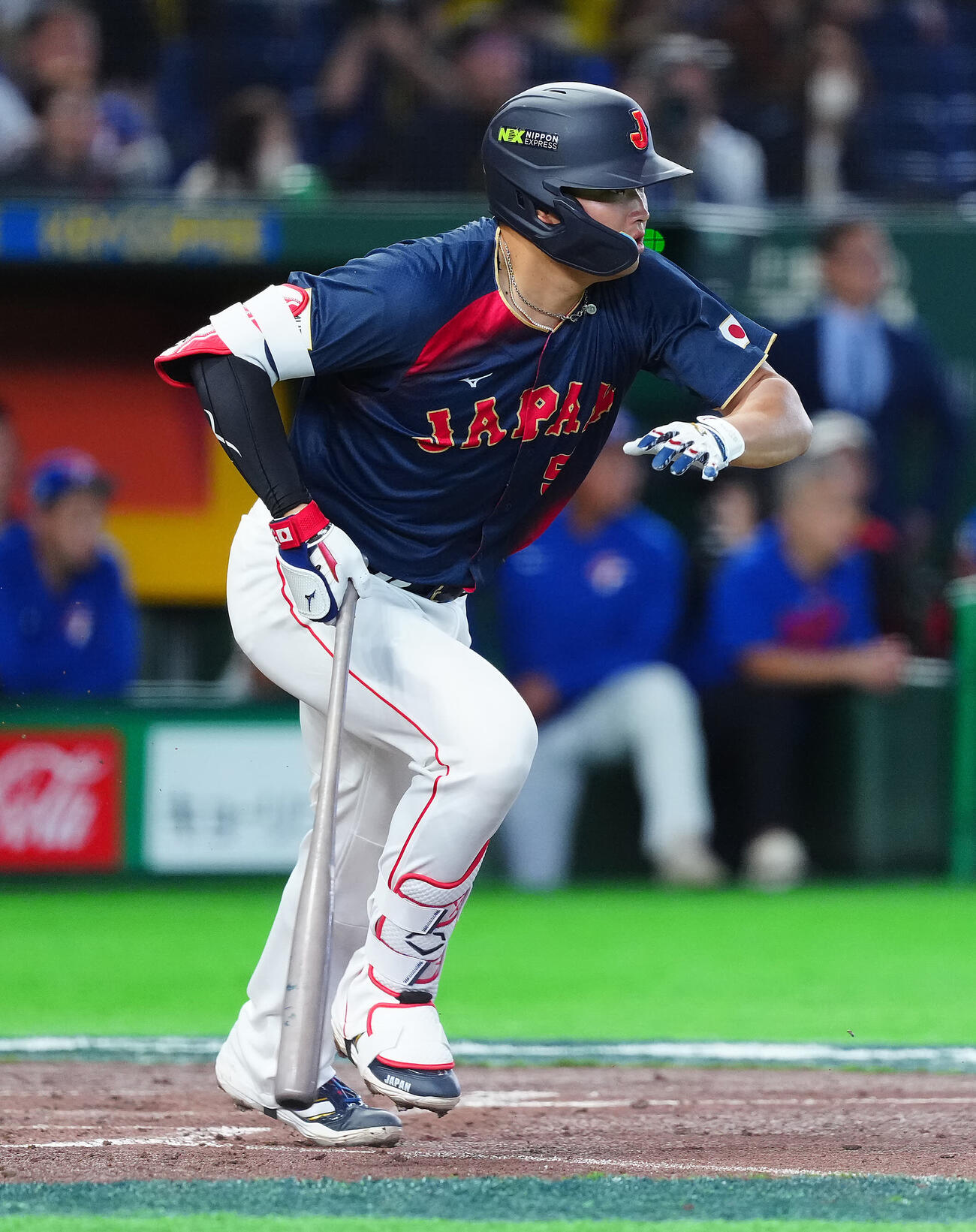 台湾対日本　2回表日本2死一、三塁、適時内野安打を放つ村上（撮影・垰建太）