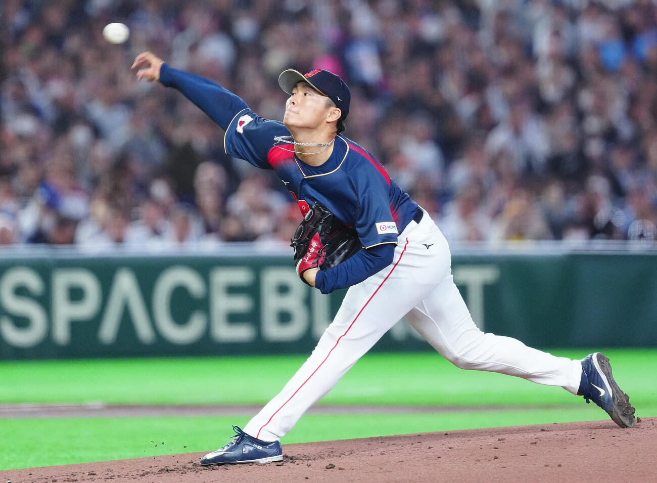 台湾対日本　力投する日本先発の山本（撮影・垰建太）