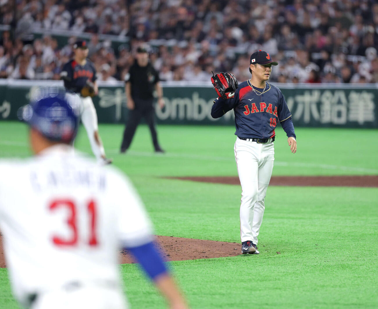 台湾対日本　3回裏台湾2死一、二塁、フェアチャイルドに死球を与える山本（撮影・河田真司）