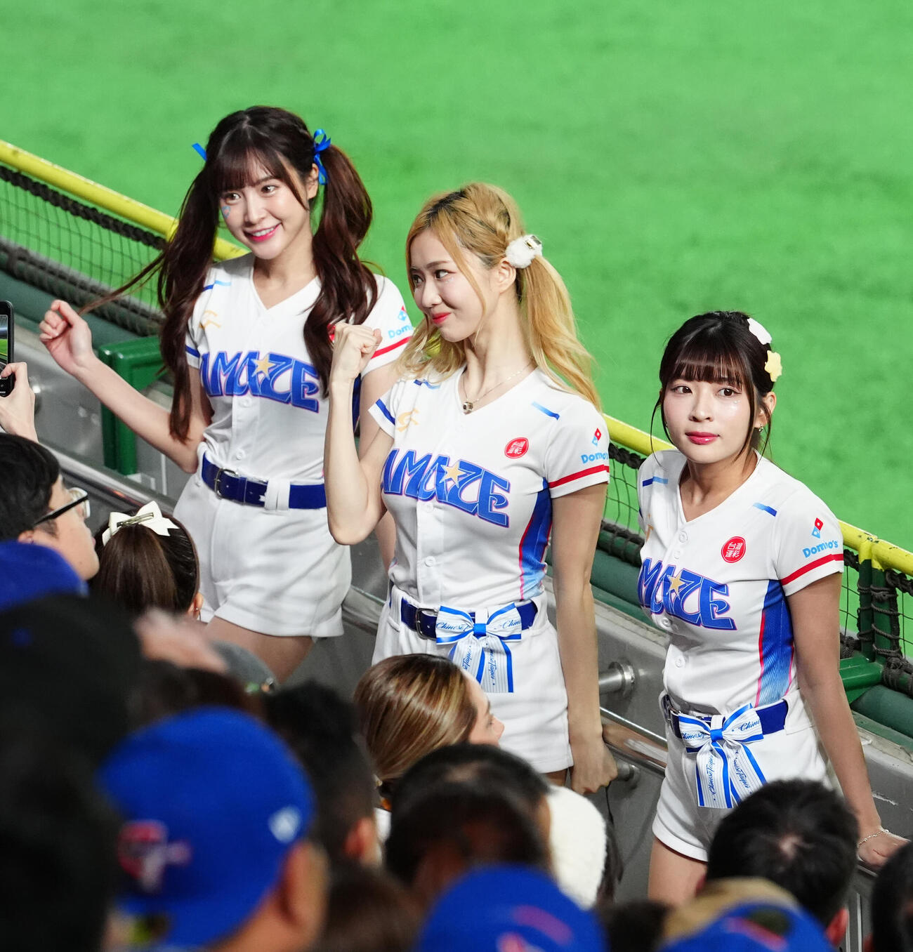 台湾対日本　台湾代表の公式チアリーダー「CT AMAZE」のメンバー（撮影・江口和貴）