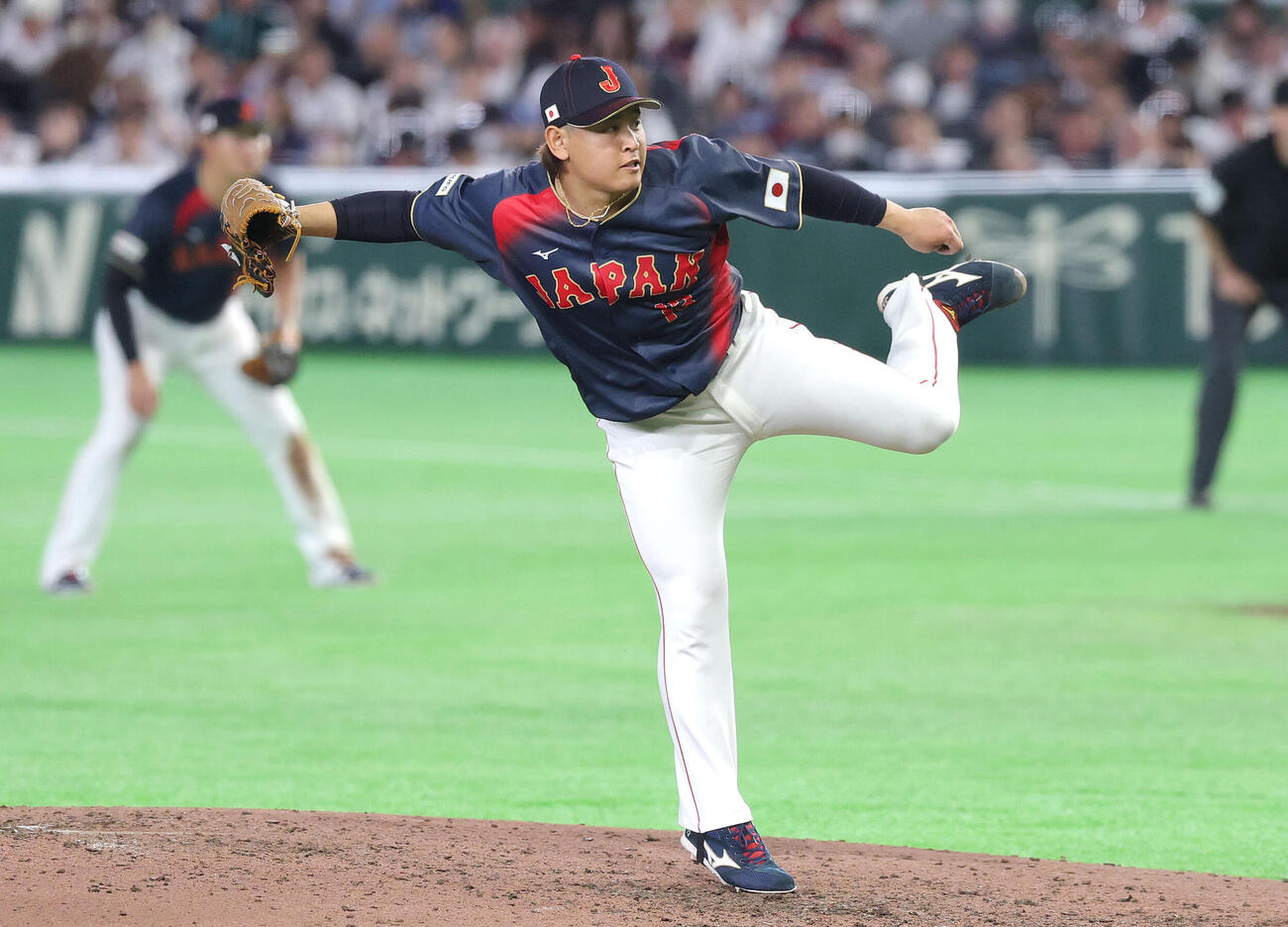 台湾対日本　4回裏、力投する宮城（撮影・河田真司）
