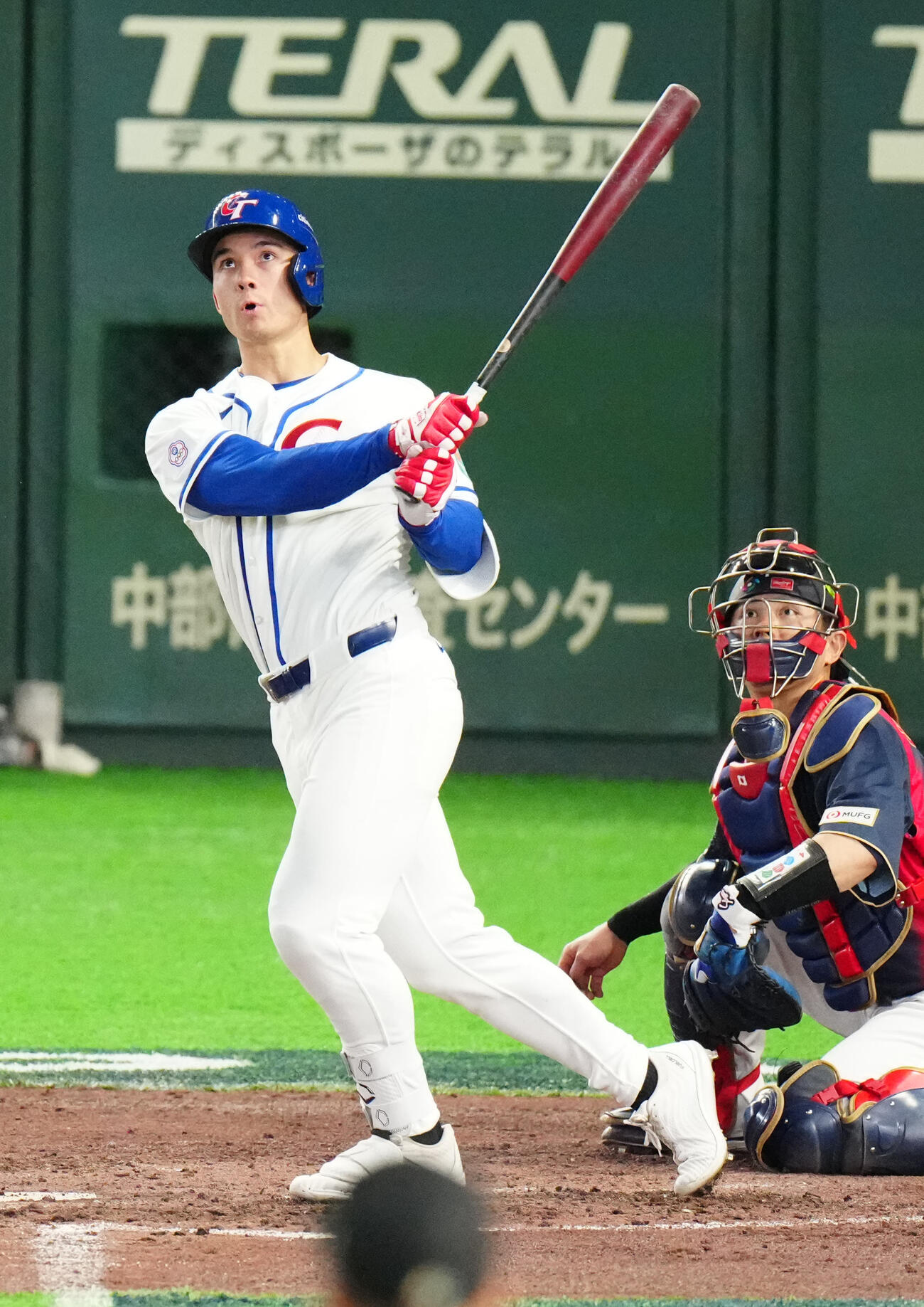 台湾対日本　5回裏台湾1死一、二塁、大飛球のファウルボールを放つフェアチャイルド（撮影・江口和貴）