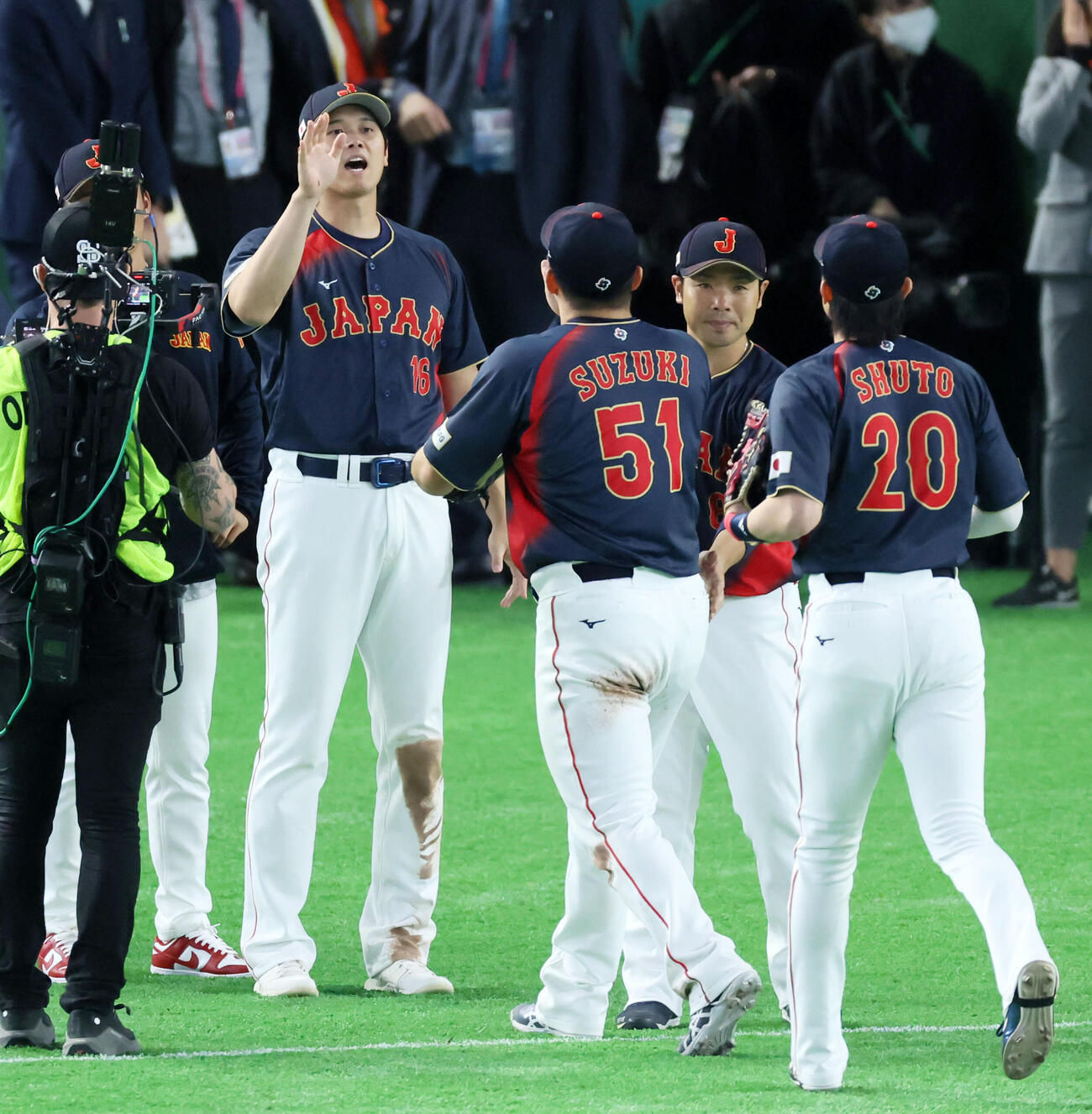台湾対日本　台湾に勝利しナインを迎える侍ジャパン大谷（撮影・加藤哉）