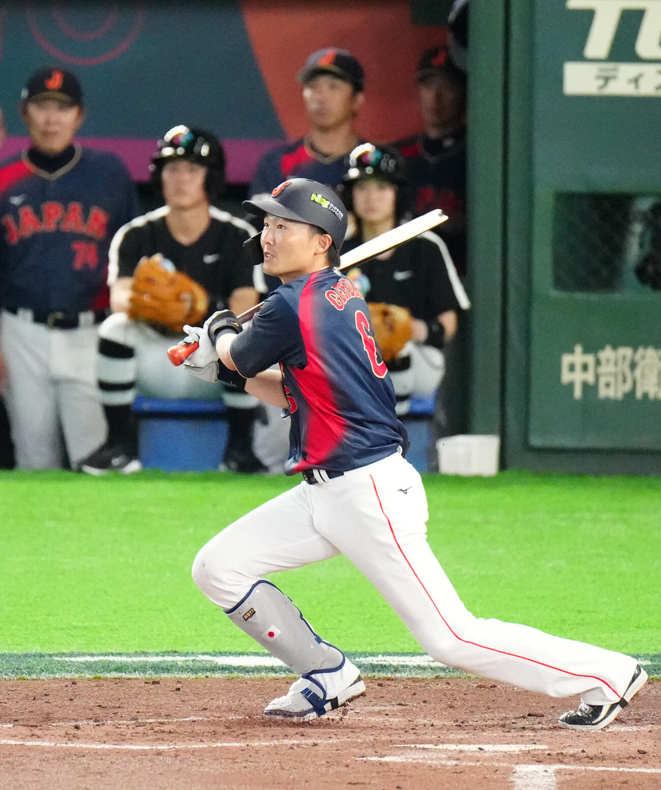 台湾対日本　2回表日本2死満塁、2点適時打を放つ源田（撮影・江口和貴）