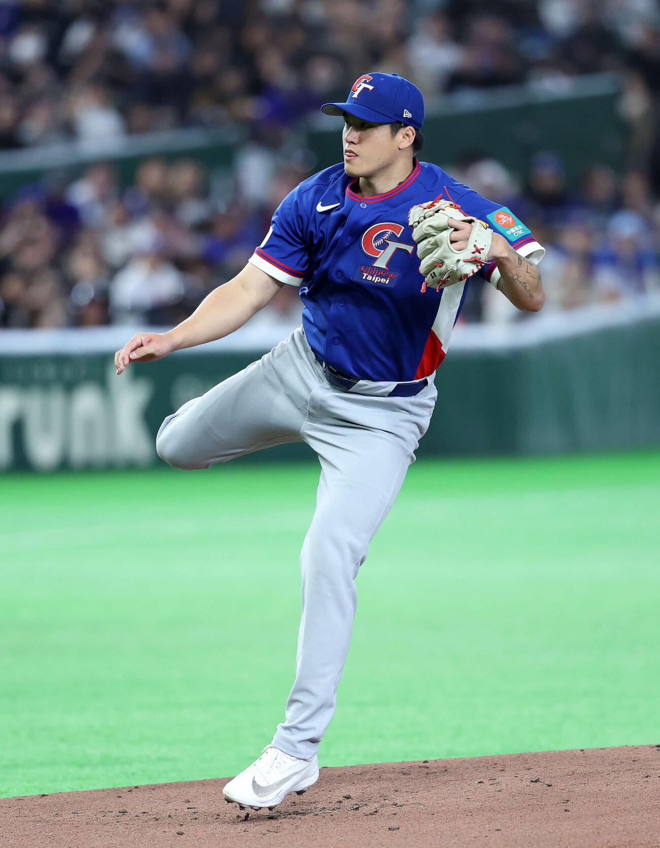 チェコ対台湾　力投する台湾先発の荘陳仲敖（撮影・鈴木正人）　