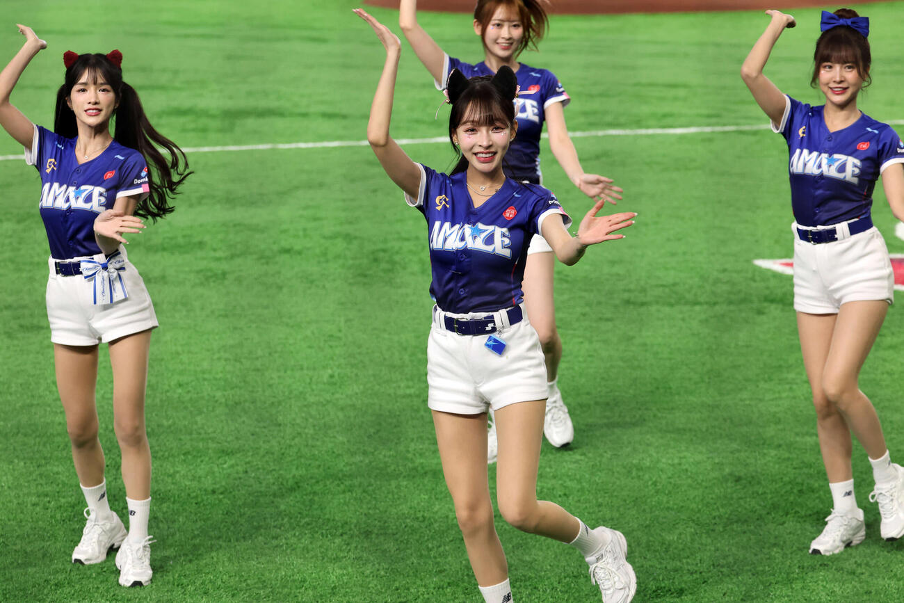 チェコ対台湾　試合前、パフォーマンスを披露する台湾のCT AMEZE（撮影・浅見桂子）