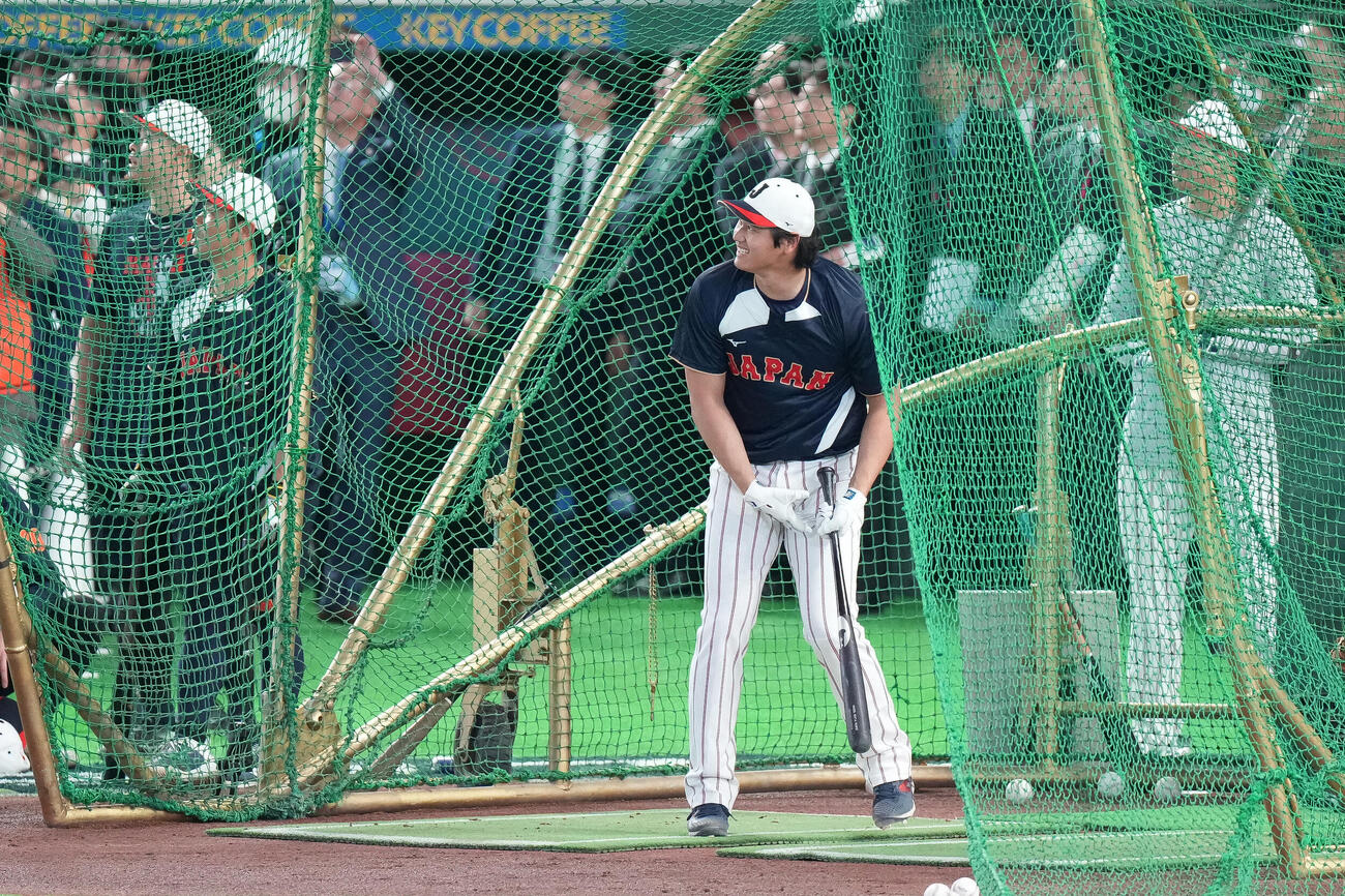 日本対韓国　試合前、打撃練習に臨む大谷（撮影・鈴木みどり）