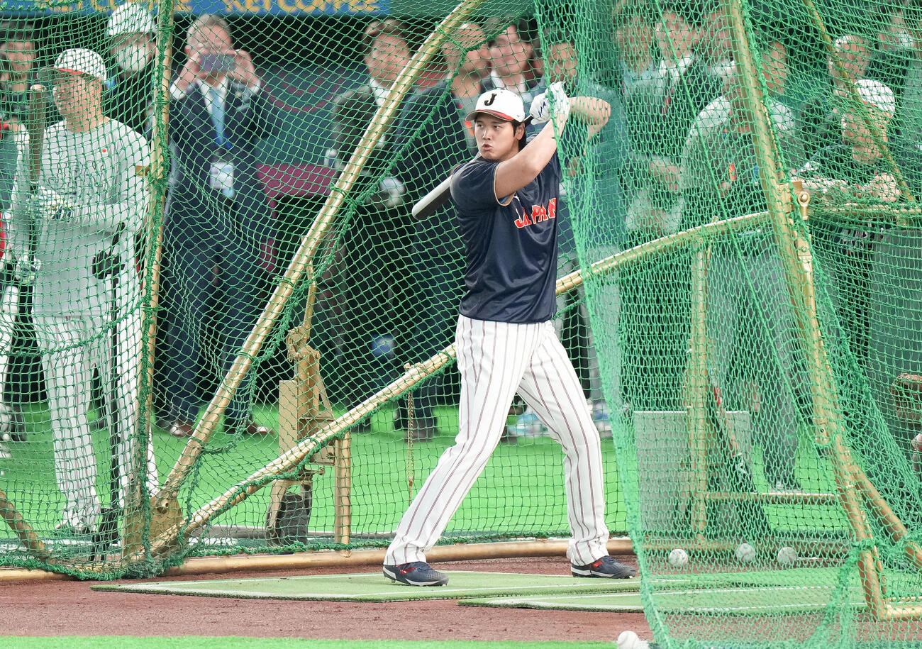 日本対韓国　試合前、打撃練習に臨む大谷（撮影・鈴木みどり）