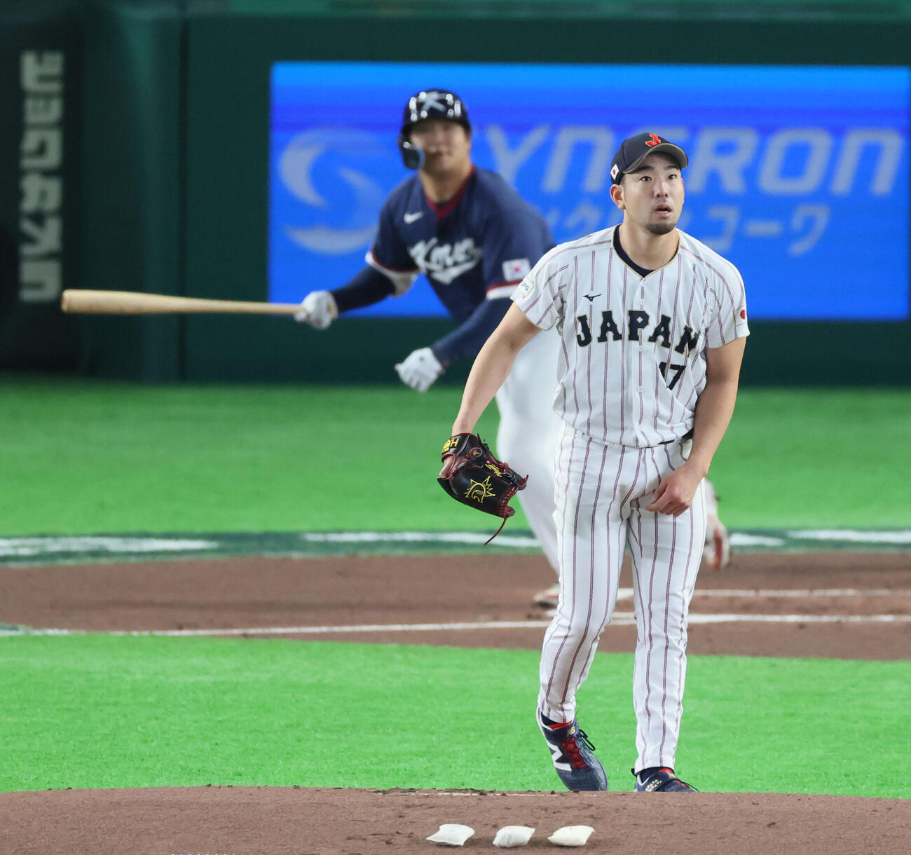 日本対韓国　1回表韓国2死一、二塁、菊池は文保景に中越え適時2点二塁打を打たれて失点（撮影・加藤哉）