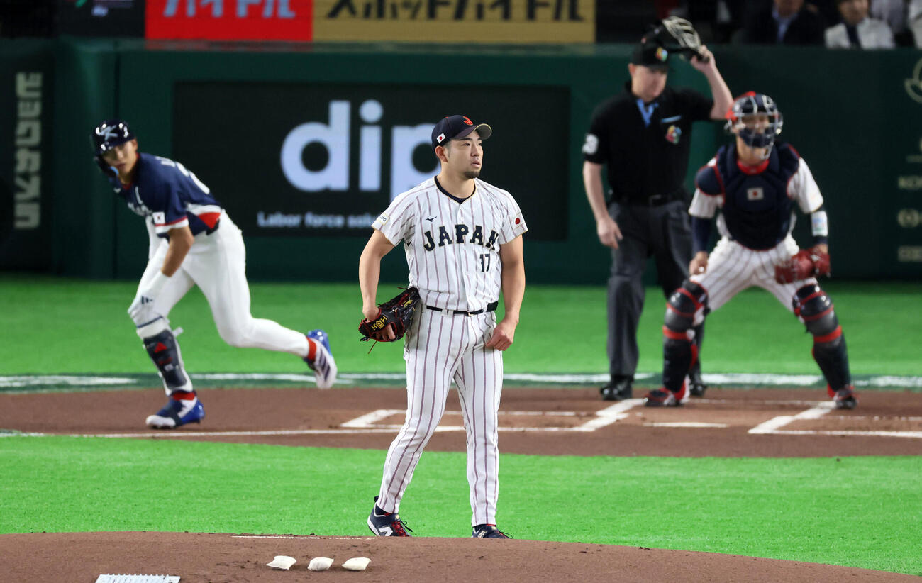 日本対韓国　1回表韓国無死一、三塁、菊池は李政厚に左前適時打を打たれ先制を許す（撮影・加藤哉）