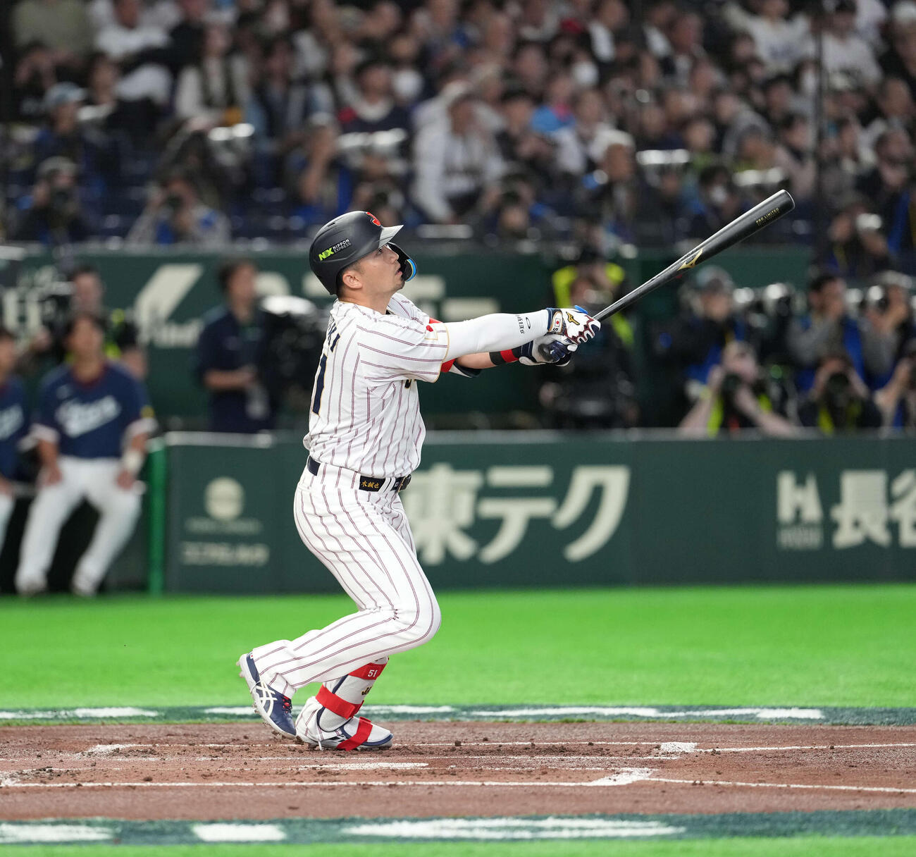 日本対韓国　1回裏日本1死二塁、2点本塁打を放つ鈴木（撮影・井上学）