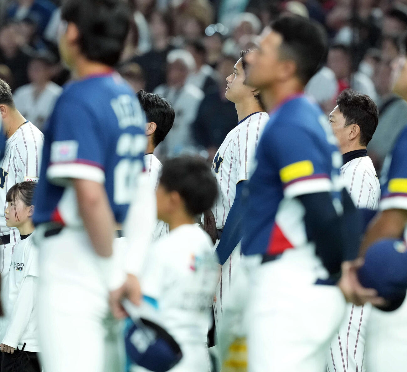 日本対韓国　君が代を聞き入る日本大谷（撮影・たえ見朱実）