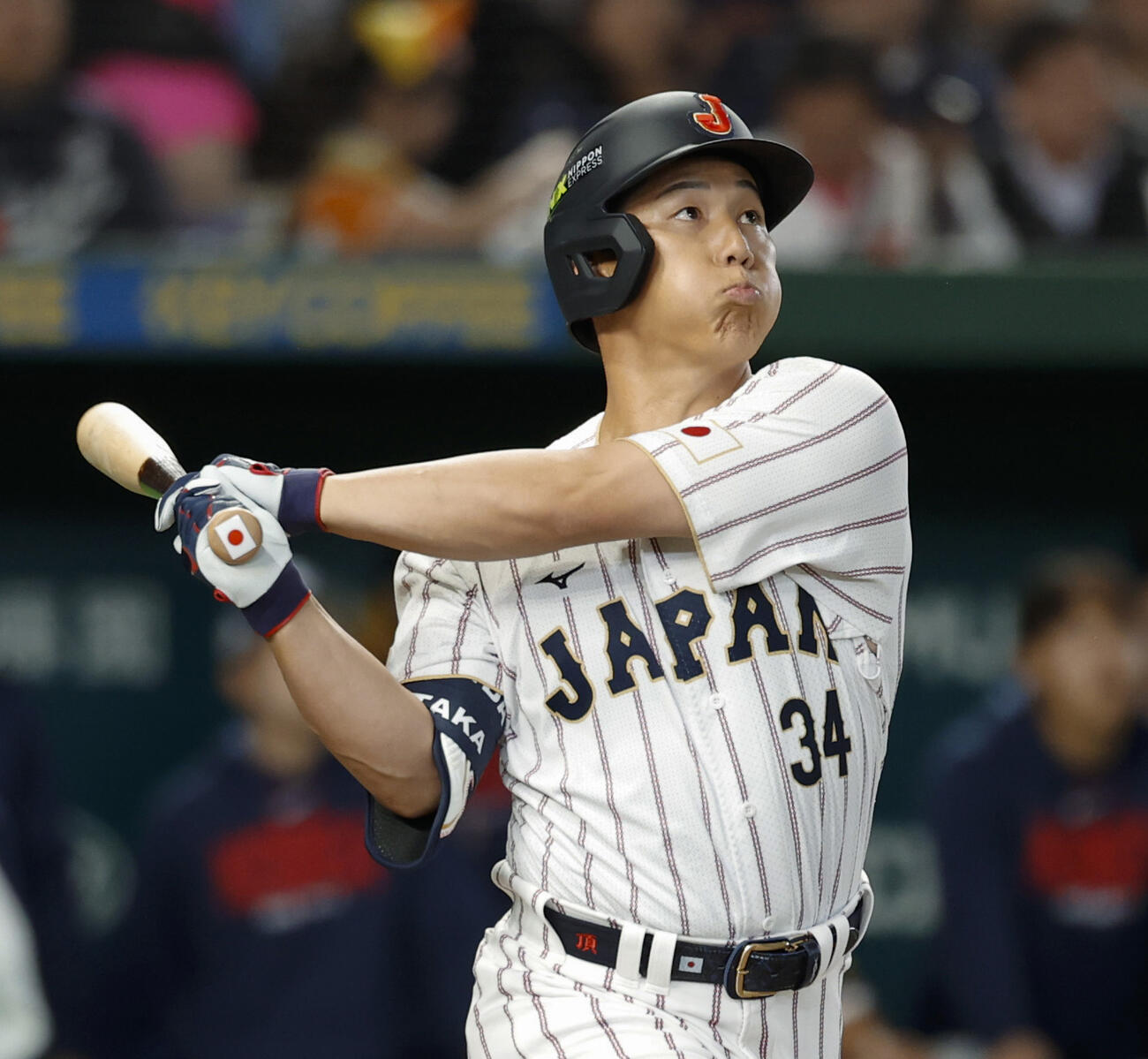 3回日本2死、吉田が右越えに本塁打を放つ（共同）
