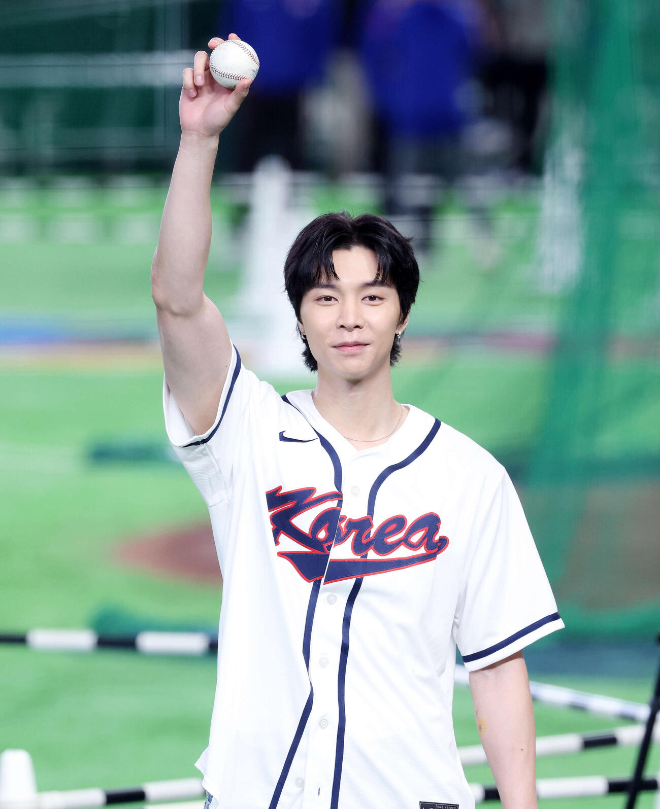 台湾対韓国　始球式を務めるNCTのジャニー（撮影・鈴木正人）　
