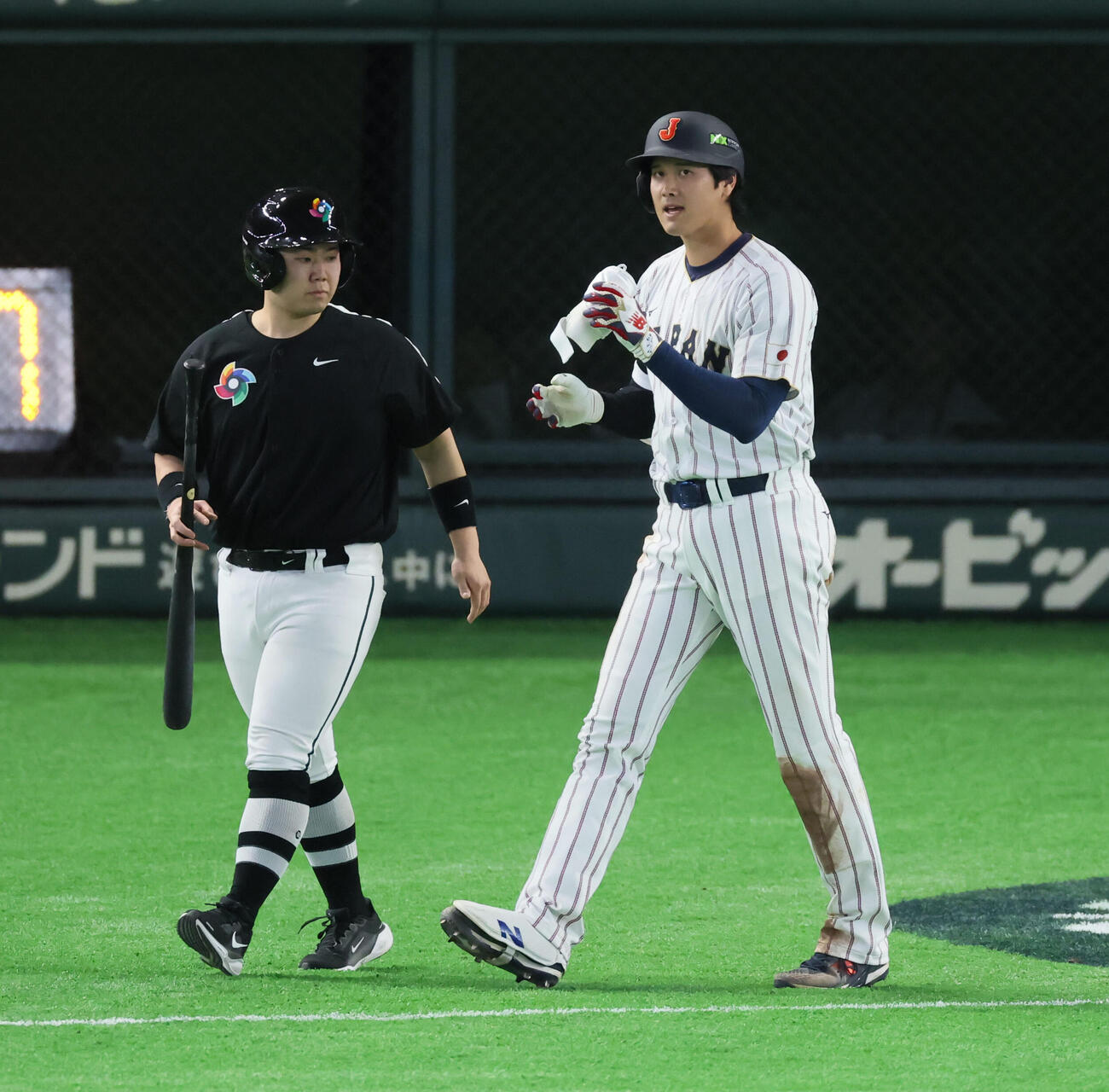 日本対韓国　7回裏日本2死三塁、大谷は申告敬遠で出塁（撮影・加藤哉）